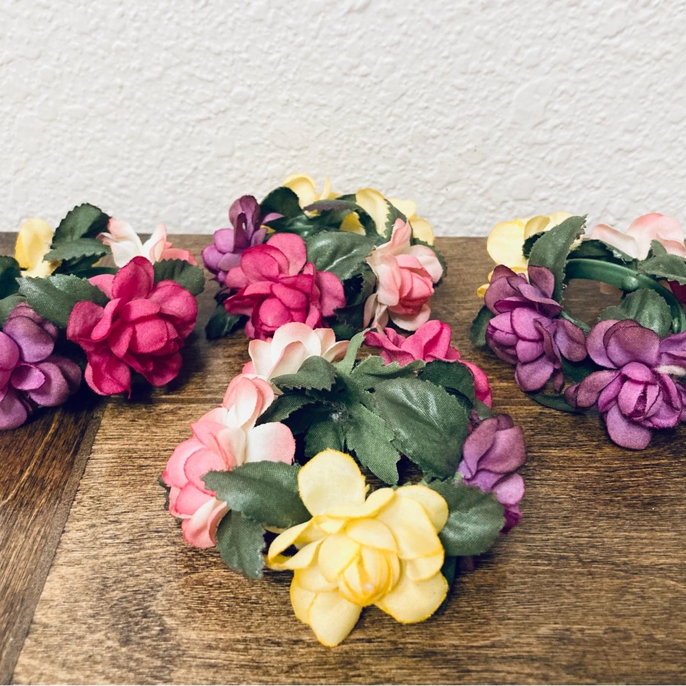 Gorgeous 4 pc colorful Spring Floral napkin ring napkin holders